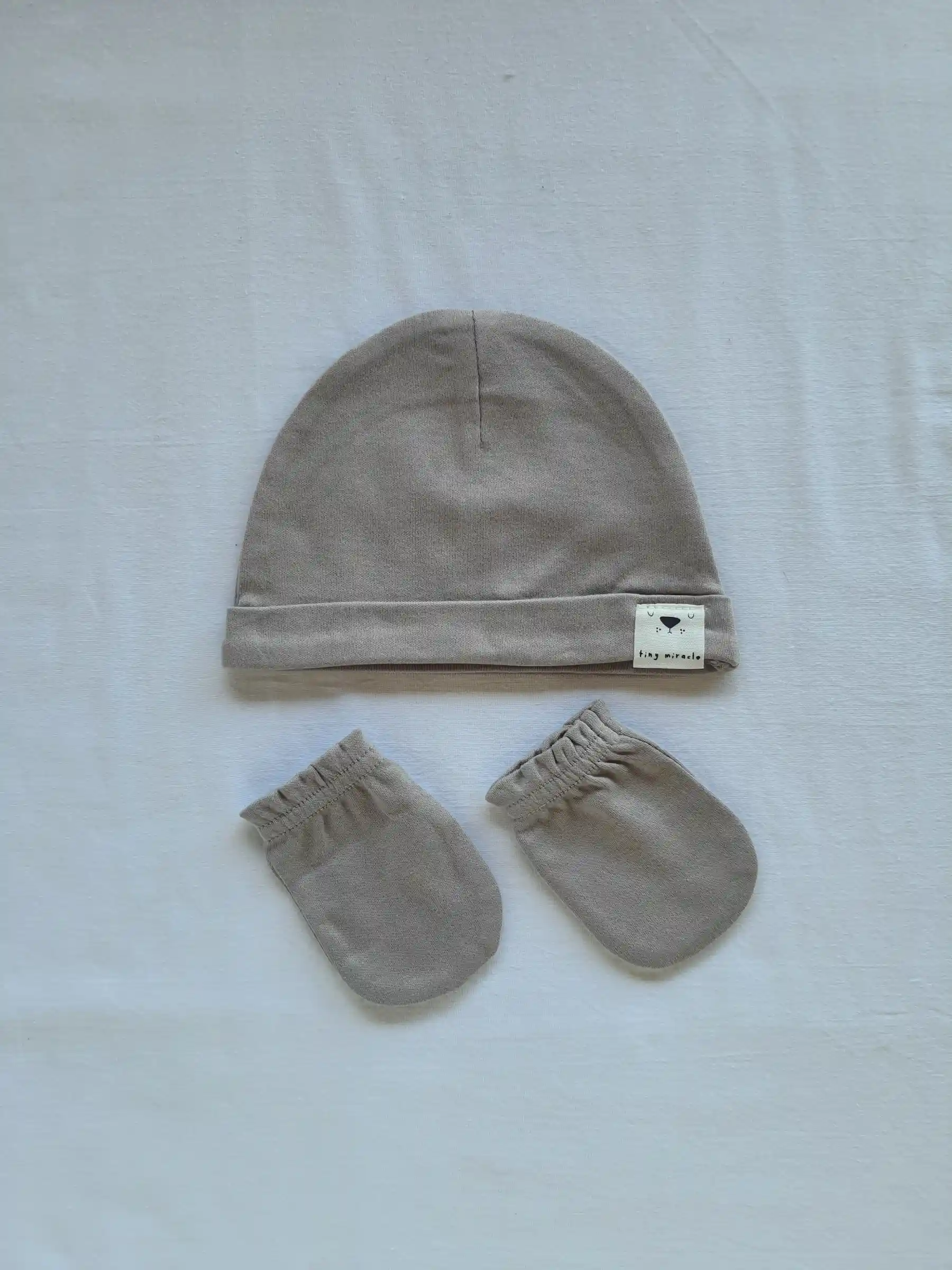 Newborn hat and mittens set - Grey