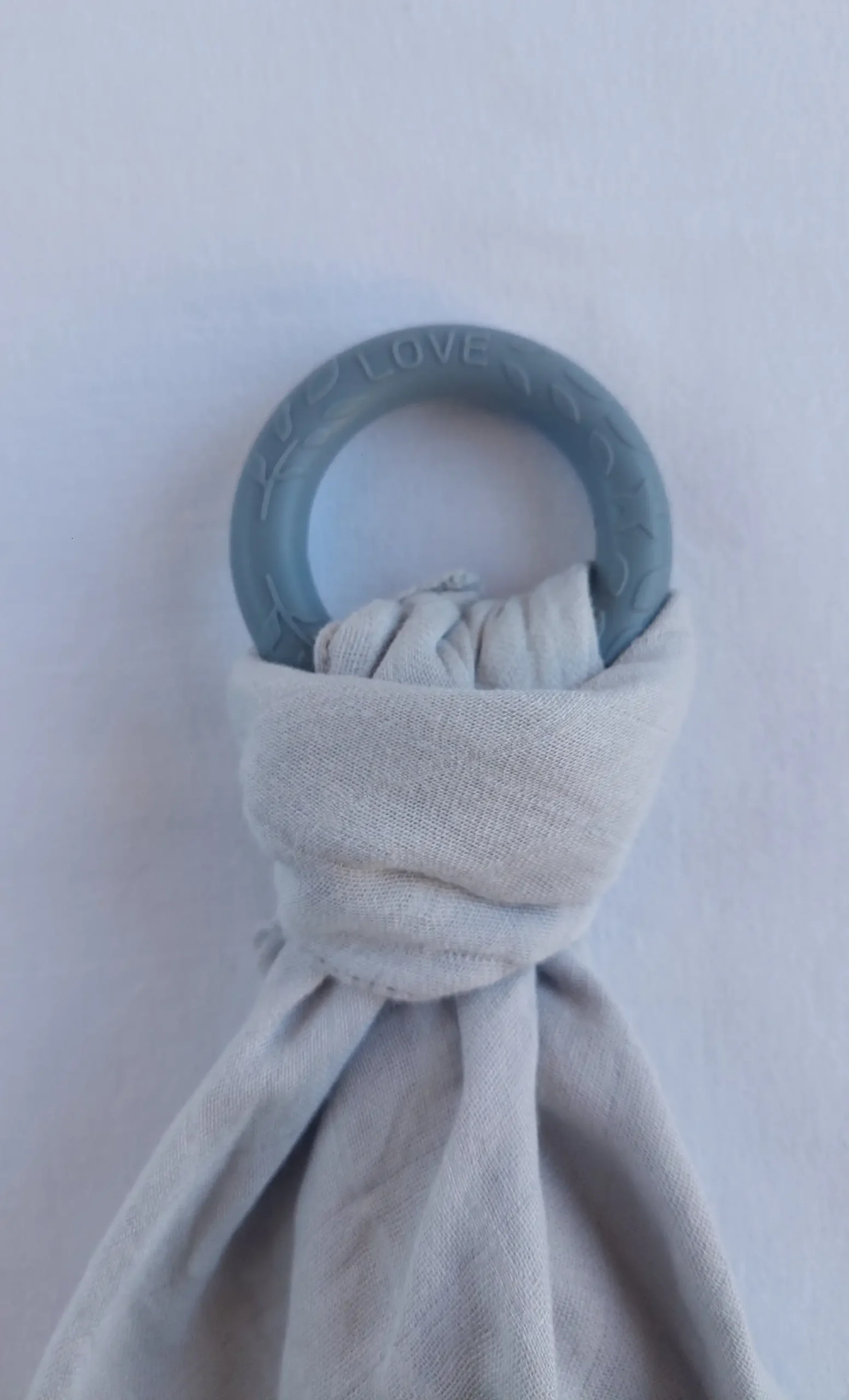Silicone teether with bamboo baby comforter cloth - Grey - Image 2