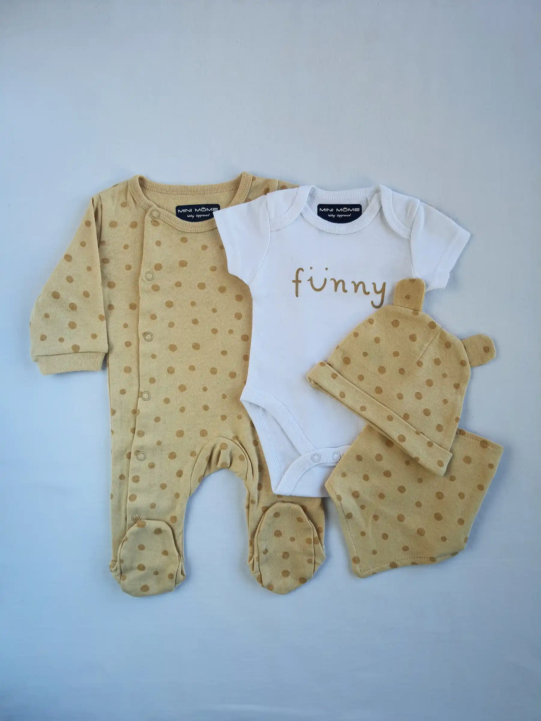 Newborn set 4pcs in fabric pouch - Dots Beige